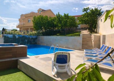 Luxury villa with private pool and jacuzzi - Hit Booker