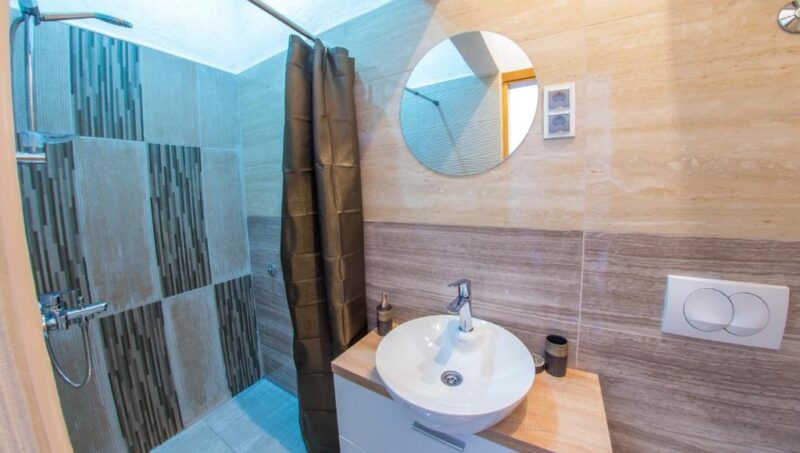 The Jewel of Mostar - Studio apartment Sapphire - Hit Booker - Bathroom